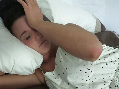 Fekete harisnyába öltözött Kyler Quinn és Aidra Fox teljes pornó filmek kibaszott dildóval az ágyban
