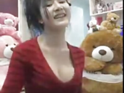 Busty orosz csaj Eva Elfie maszturbál a teljes film porno fürdőszobában